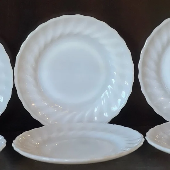 🐳 Vintage Anchor Hocking Fire King Dinnerware Dessert Plates Milk Glass - Picture 7 of 8